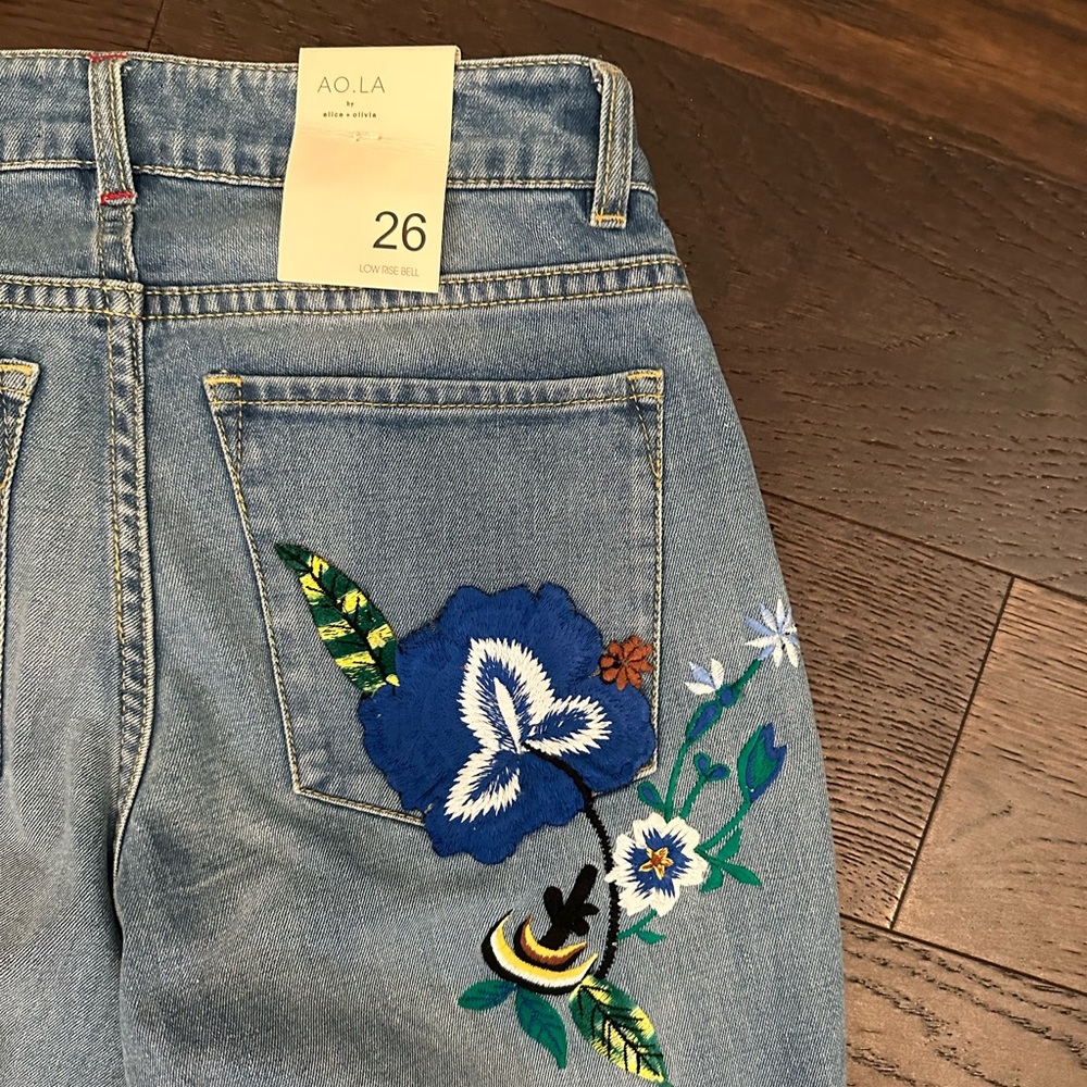 Alice and Olivia Jeans - Picture 4 of 6